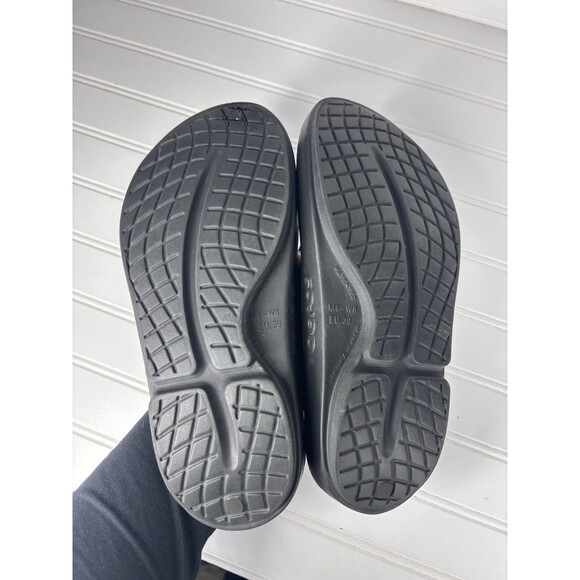 OOFOS Sandals Womens 8 Thong OORIGINAL Recovery Sandal Men 6 Black Flip Flop - Picture 4 of 4